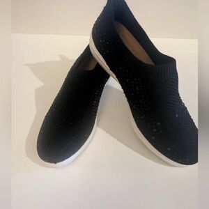 JEAN ARDOR WOMEN’S LIGHTWEIGHT, BREATHABLE BLACK SIZE 7 SLIP-ON WALKING SHOES